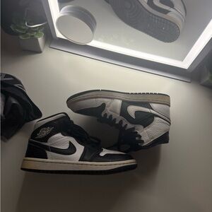 Air jordan Nike Black and White Sneakers